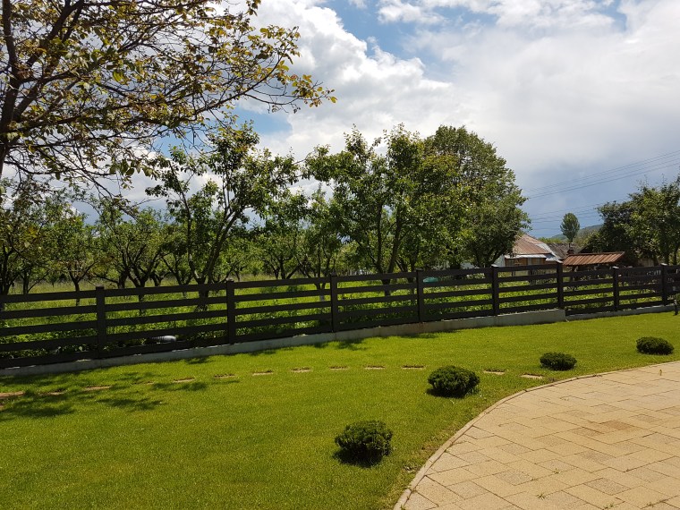 curte livada bunicului