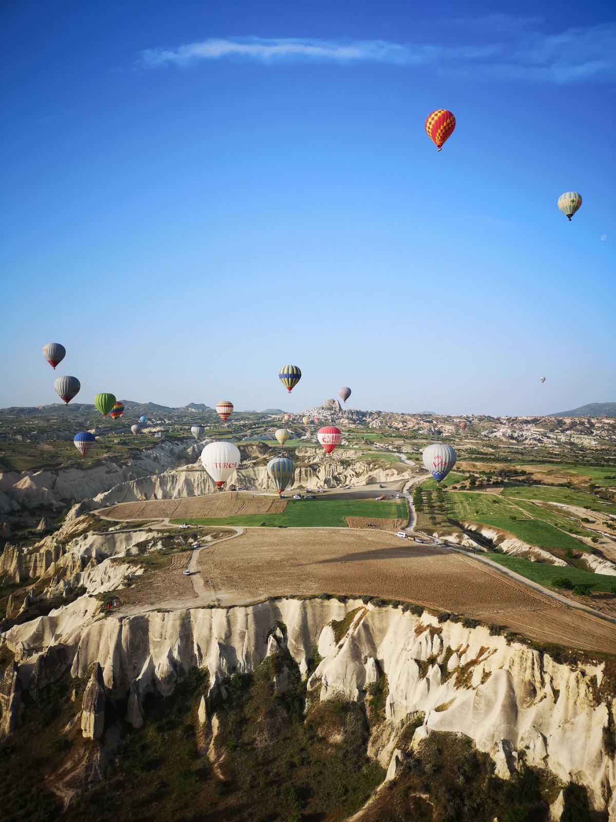 dimineata se zboara cu balonul in Cappadocia Turcia